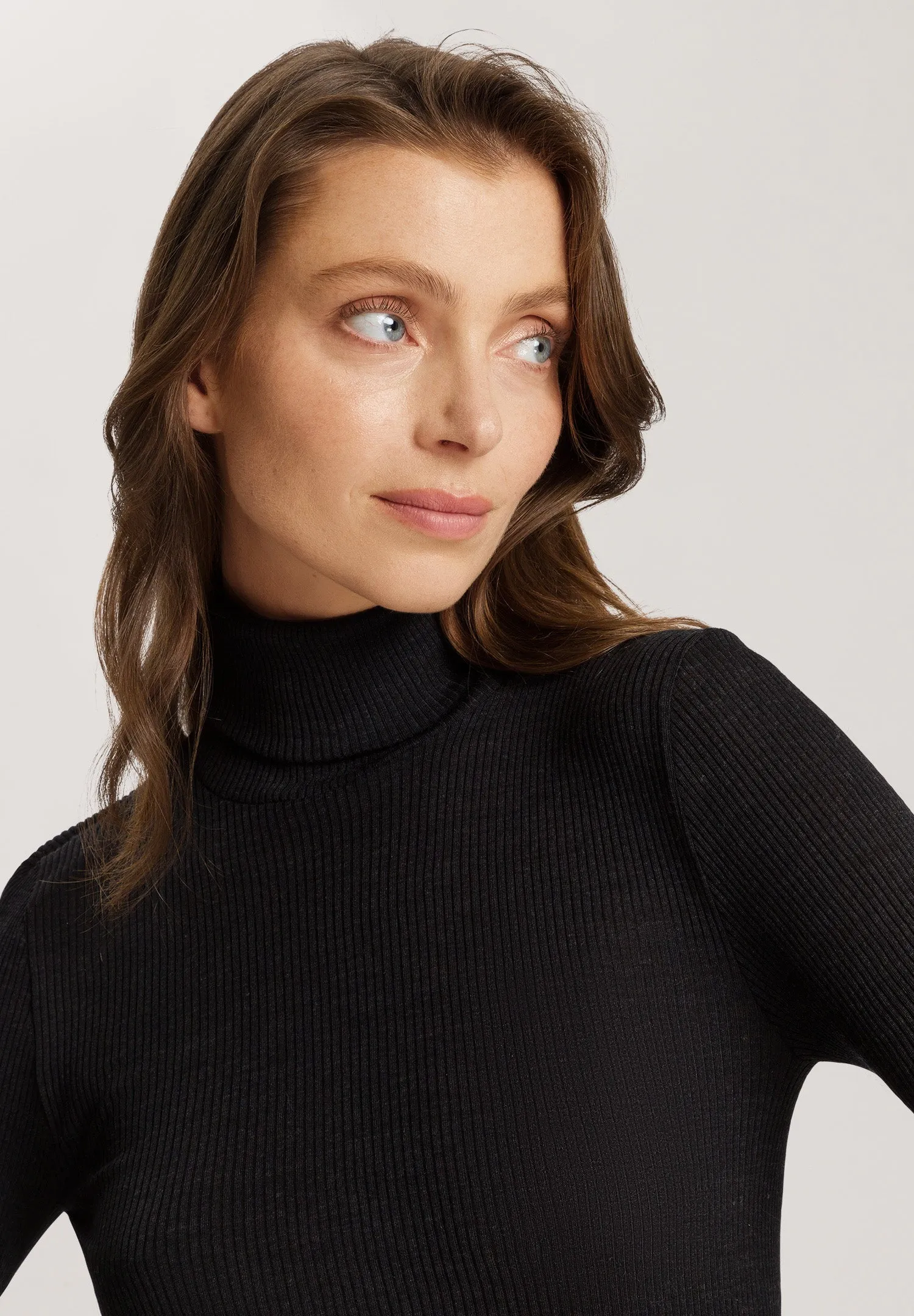 Maria Wool and Silk Fine Ribbed Turtleneck | Phantom 70901-924