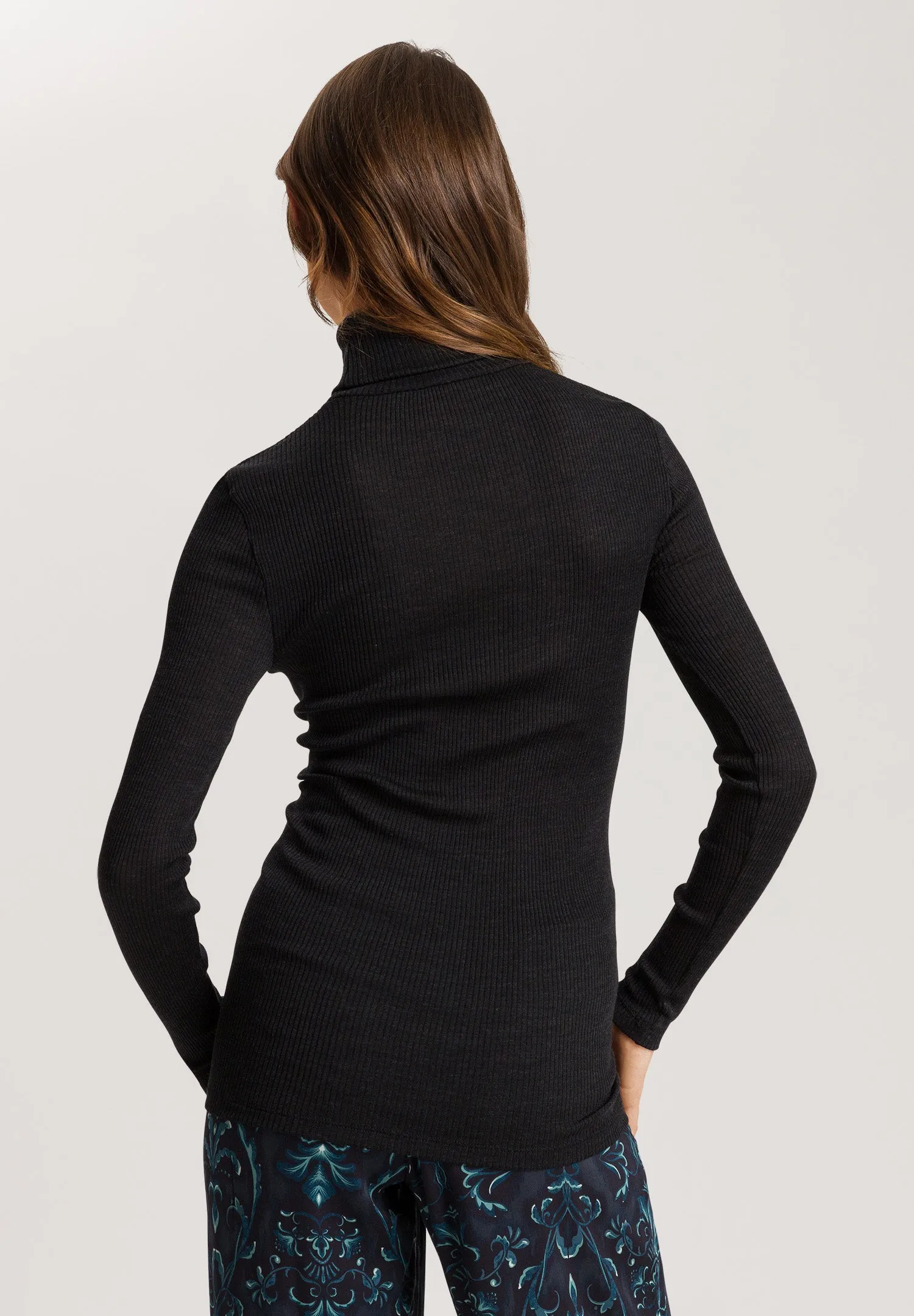 Maria Wool and Silk Fine Ribbed Turtleneck | Phantom 70901-924